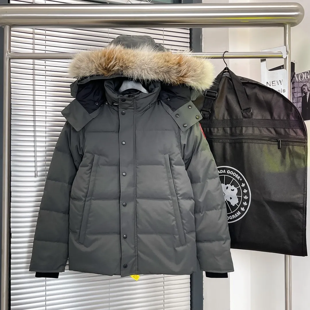P780 Top Version 29 Canada Goose (Canada·Goose) men's models XS-XXL 🔥 Recommended single product for autumn and winter hard goods # Produced by OEM Canada Goose # The Canadian brand Canada Goose has always been recognized as the warmest down jacket, and its existence can often be seen in the winter street photos of various celebrities.            I do Canada Goose every year, but I still can’t get rid of my love for the goose. No matter how cold the weather is, there’s no need to be afraid! Because there is a big goose this year, as always, we will provide you with ruthless goods and prepare large quantities of goods. I believe that the market is already a bit bad, but we are not afraid.  Only good things are competitive, not comparing prices! No one is stupid enough to quote a high price and send old customers away! Look at price in the short term and quality in the long term!  If you care about quality, please respect its price! If what you want is cheap, please don't expect good quality! You get what you pay for, this is the rule of the market!  We really value quality. It is only worn by the one who understands you! Filling content: 90 international standard duck down! Top-grade imported wolf fur collar - natural Siberian coyote fur collar. The delicate and strong feel is the sense of life that comes from the erosion of wind and frost in nature. The fur collar is removable! There are too many imitation wolf hairs on the market, and they are usually replaced with raccoon dog hair or other fake hairs, which are not even the same quality!  I won’t say much more, everyone sells their own goods! Regarding the down content, you can feel it with your hands. There is nothing wrong with good down. Another customer said that the clothes are very light, but the ones on the market are very heavy. For us insiders, adding some filament to the clothes will make them look bulging and heavy. But we won't do that!  🔥Pure original fidelity! 🔥Everyone who has been cooperating with us in the past few years knows that the large-scale wholesale market products are incomparable to us. You are welcome to visit the brick cabinet and then come to my home to buy!          Canada Goose is the legendary warmest down jacket. One goose and a single layer of clothing are enough to withstand minus 20 degrees Celsius! Known as a must-have for Arctic outdoor sports! The most popular down jacket in the world, celebrities are rushing to buy it, it is a must-have!